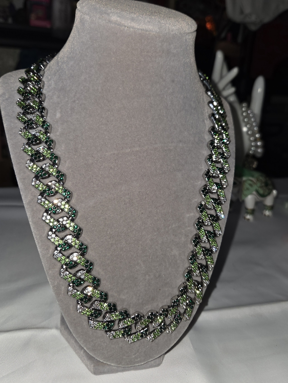 Invicta Pave Emerald Crystal Cuban Link Green Tones And Silver Tones - Picture 3 of 3